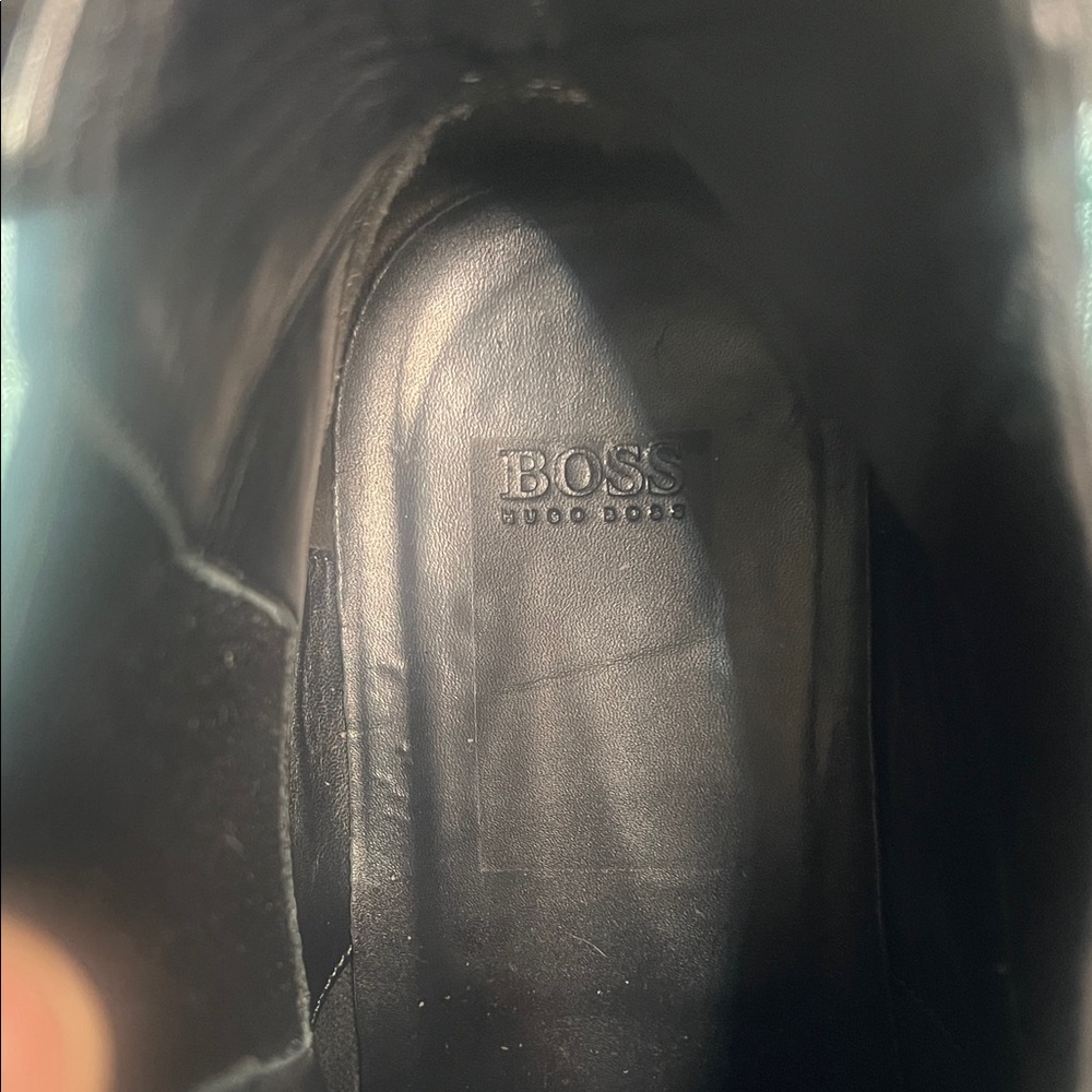 Boss Hugo Classic Black Leather Chelsea Boots w/ side engraved buckles Sz 9 1/2 - Picture 3 of 16